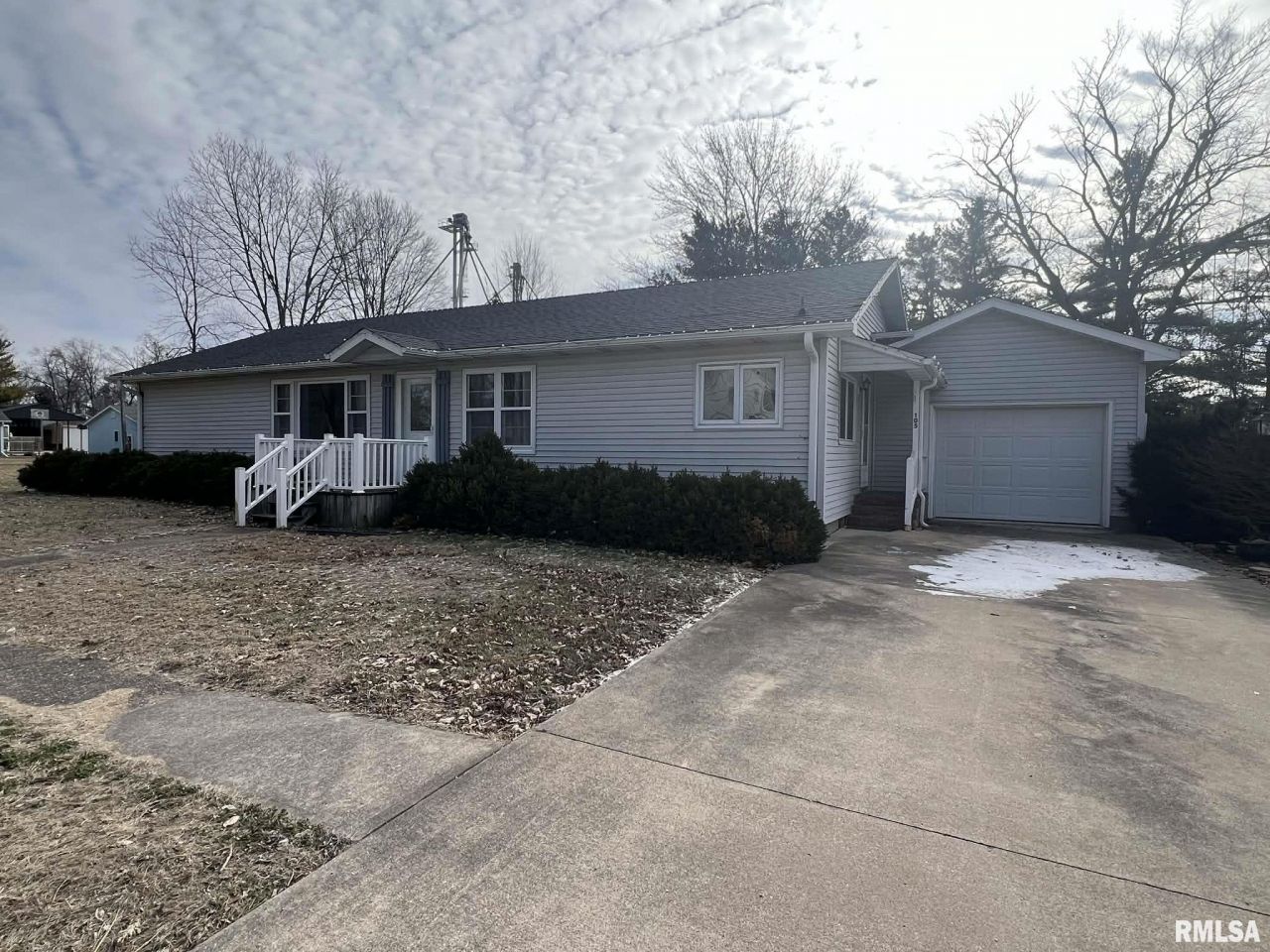 105 E Fillmore Street, Sciota, IL 61475 Main Photo