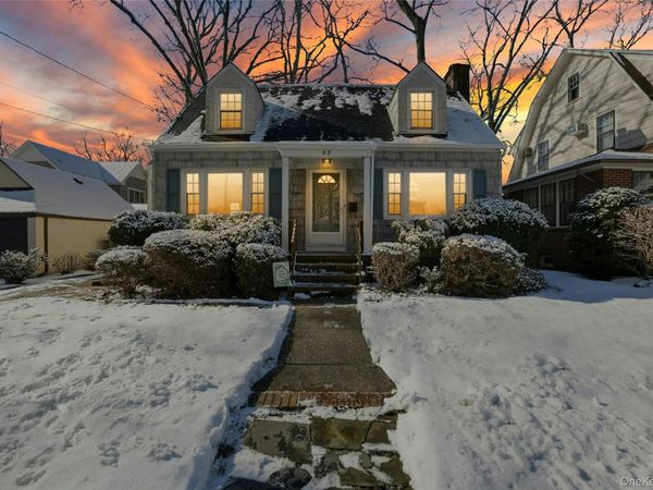 82 Spruce Avenue, Floral Park, NY 11001