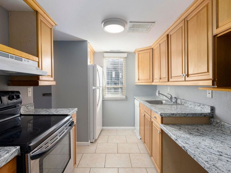 1030 Galliton Court, Unit H, Columbus, OH 43220 Photo 14