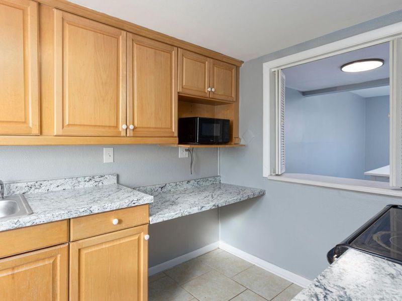 1030 Galliton Court, Unit H, Columbus, OH 43220 Photo 15