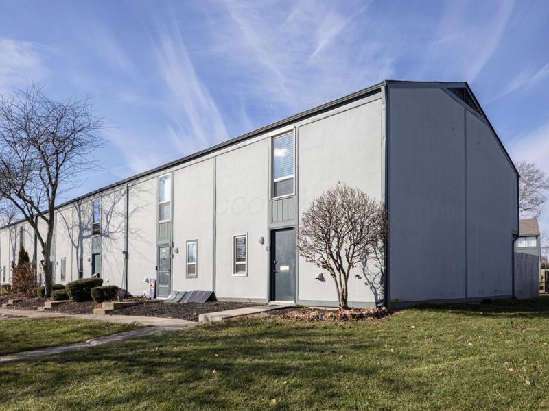 1030 Galliton Court, Unit H, Columbus, OH 43220 Photo 3