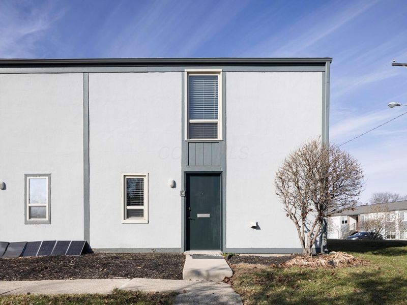 1030 Galliton Court, Unit H, Columbus, OH 43220 Photo 4