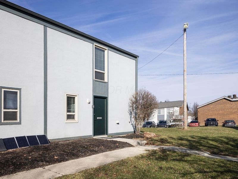 1030 Galliton Court, Unit H, Columbus, OH 43220 Photo 5