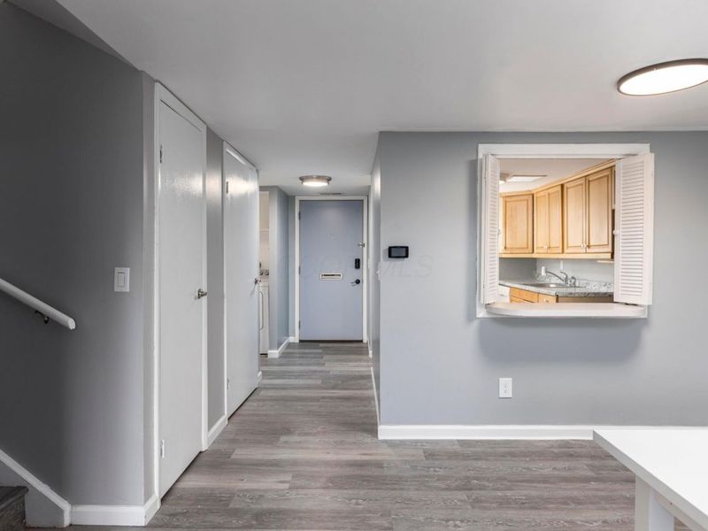 1030 Galliton Court, Unit H, Columbus, OH 43220 Photo 6