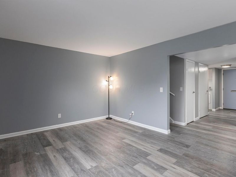 1030 Galliton Court, Unit H, Columbus, OH 43220 Photo 9