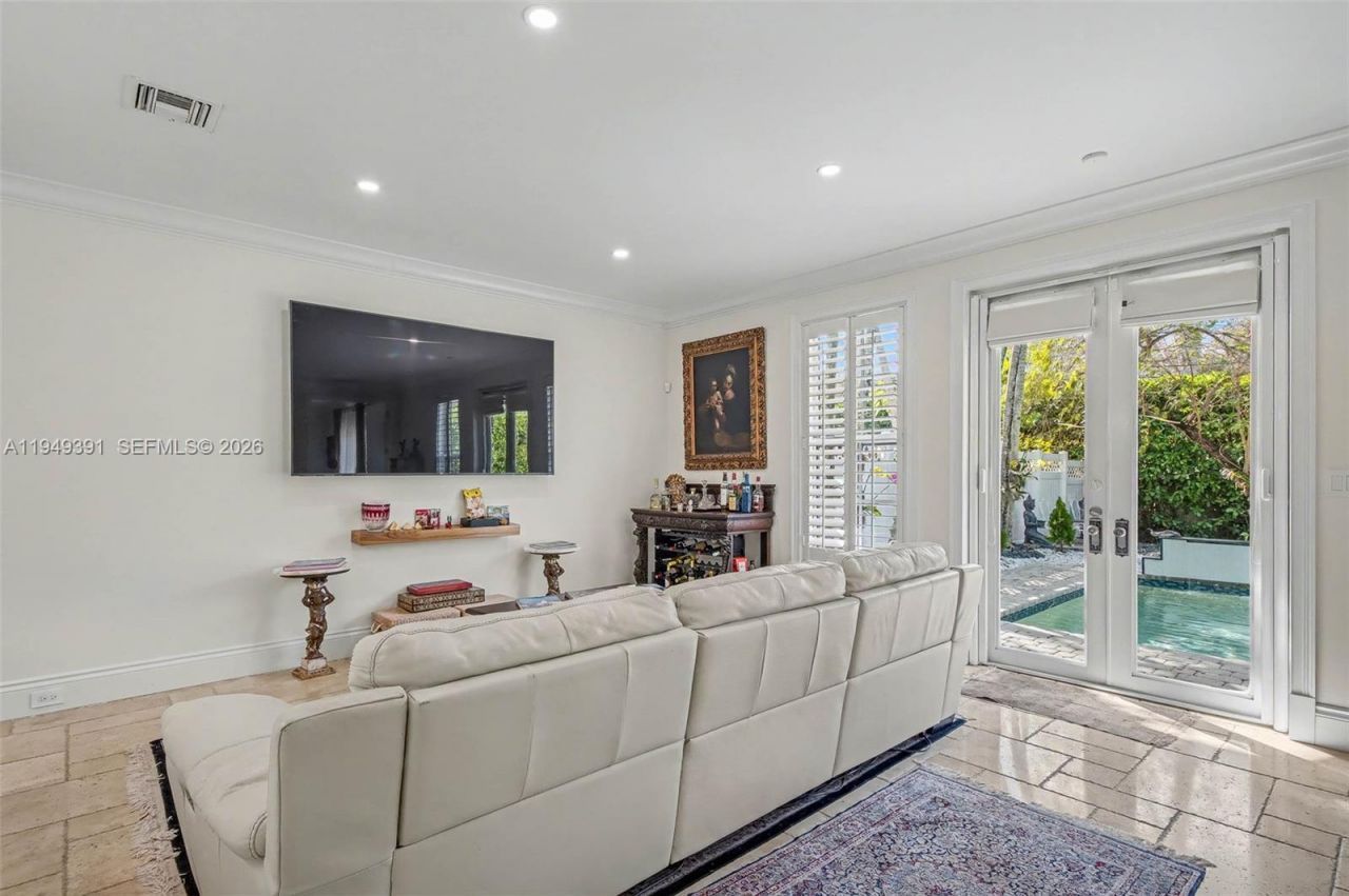 10530 SW 77th Ave, Unit 1, Pinecrest, FL 33156 Photo