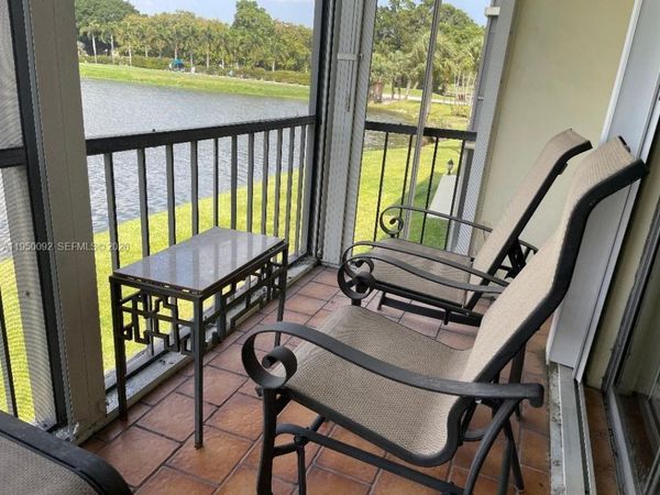 9423 S Hollybrook Lake Dr, Unit 203, Pembroke Pines, FL 33025
