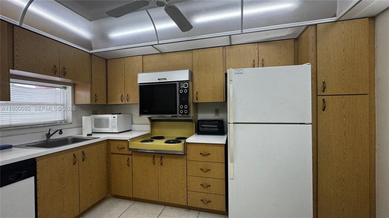 9423 S Hollybrook Lake Dr, Unit 203, Pembroke Pines, FL 33025 Photo