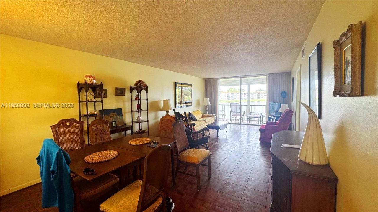 9423 S Hollybrook Lake Dr, Unit 203, Pembroke Pines, FL 33025 Photo