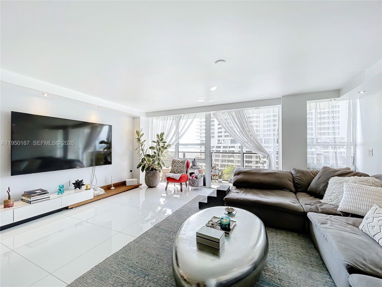 600 NE 36th St, Unit 703, Miami, FL 33137 Photo