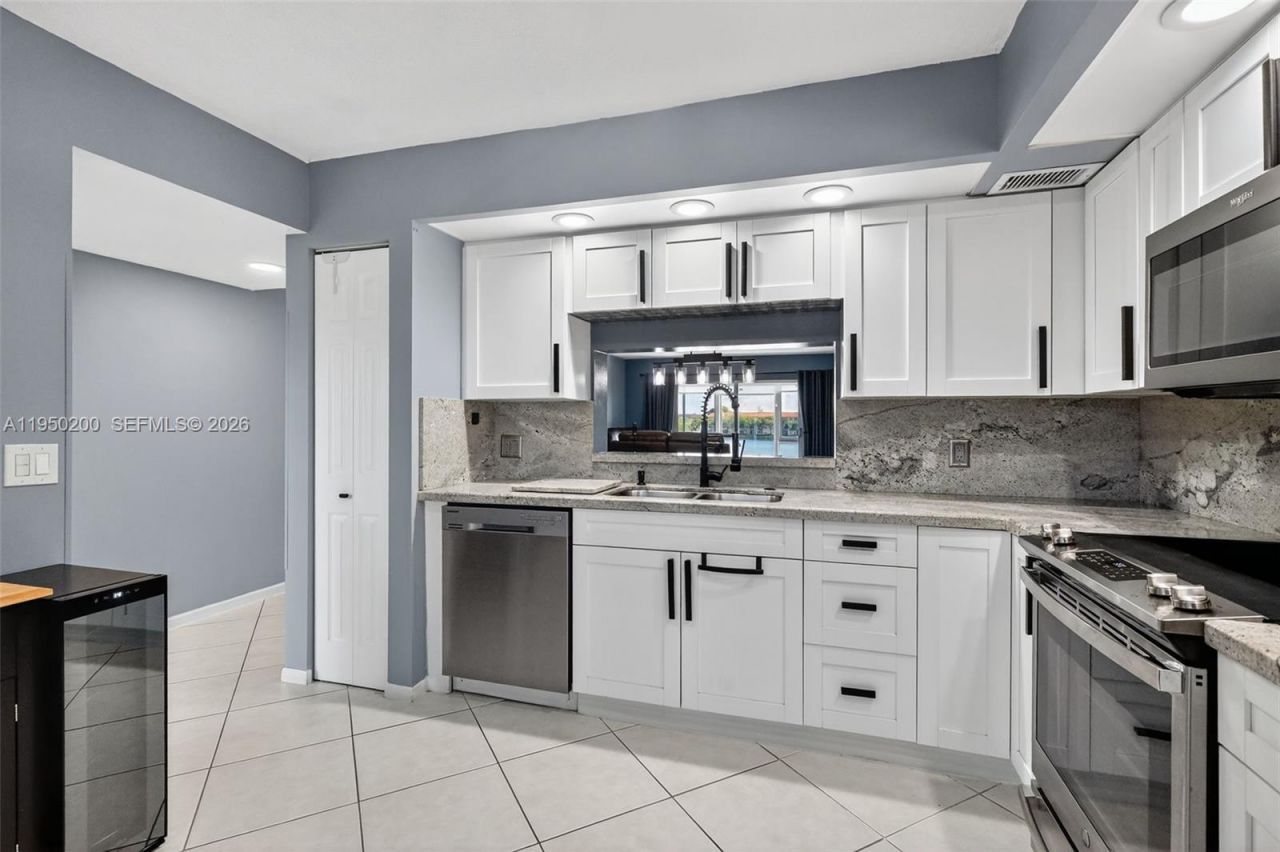 13100 SW 11th Ct, Unit 407C, Pembroke Pines, FL 33027 Photo