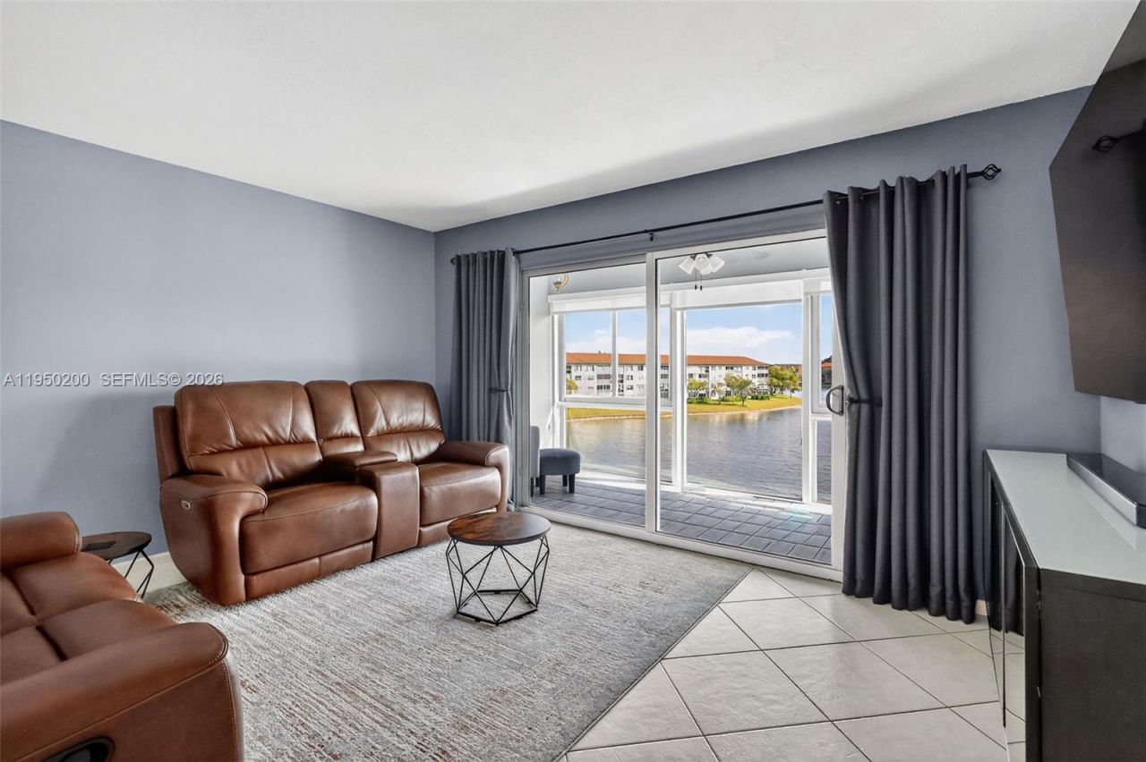 13100 SW 11th Ct, Unit 407C, Pembroke Pines, FL 33027 Photo