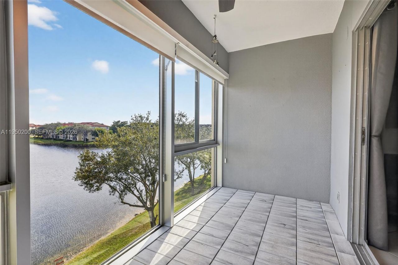 13100 SW 11th Ct, Unit 407C, Pembroke Pines, FL 33027 Photo