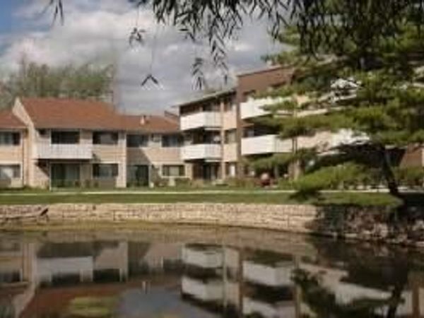 1000 Bayside Drive, Unit 207, Palatine, IL 60074