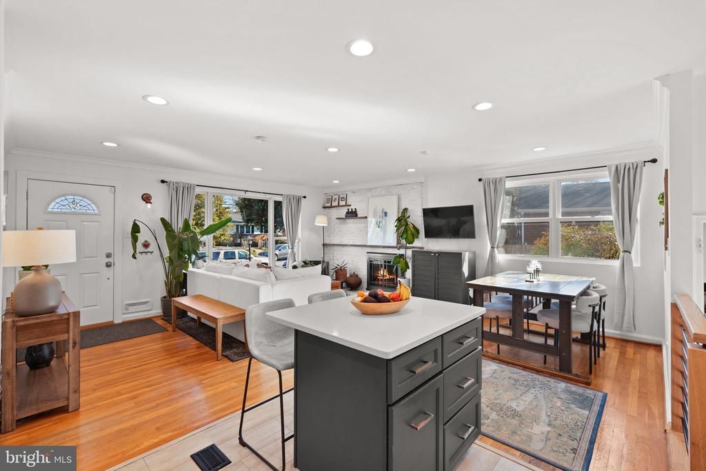 2114 N Earley Street, Alexandria, VA 22302 Main Photo