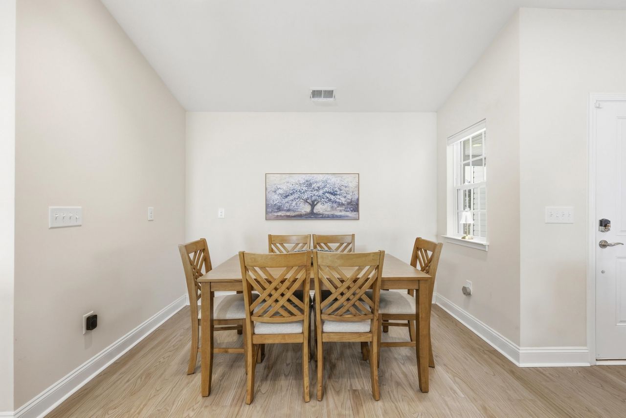 3835 Park Pointe Ave. Photo 11