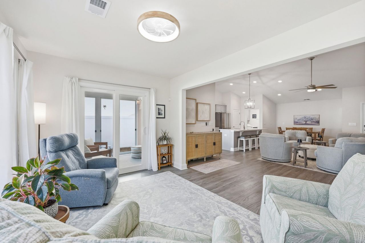 3835 Park Pointe Ave. Photo 13