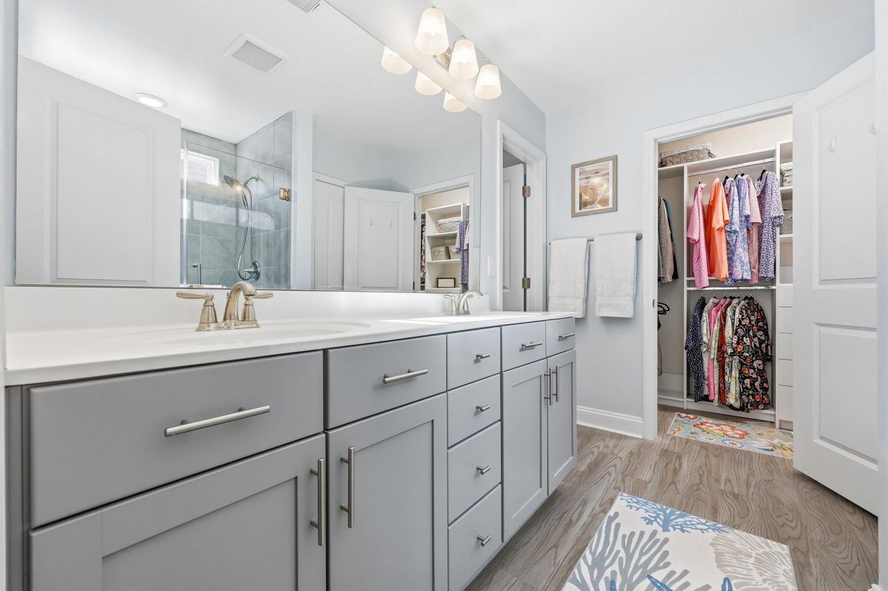 3835 Park Pointe Ave. Photo 17