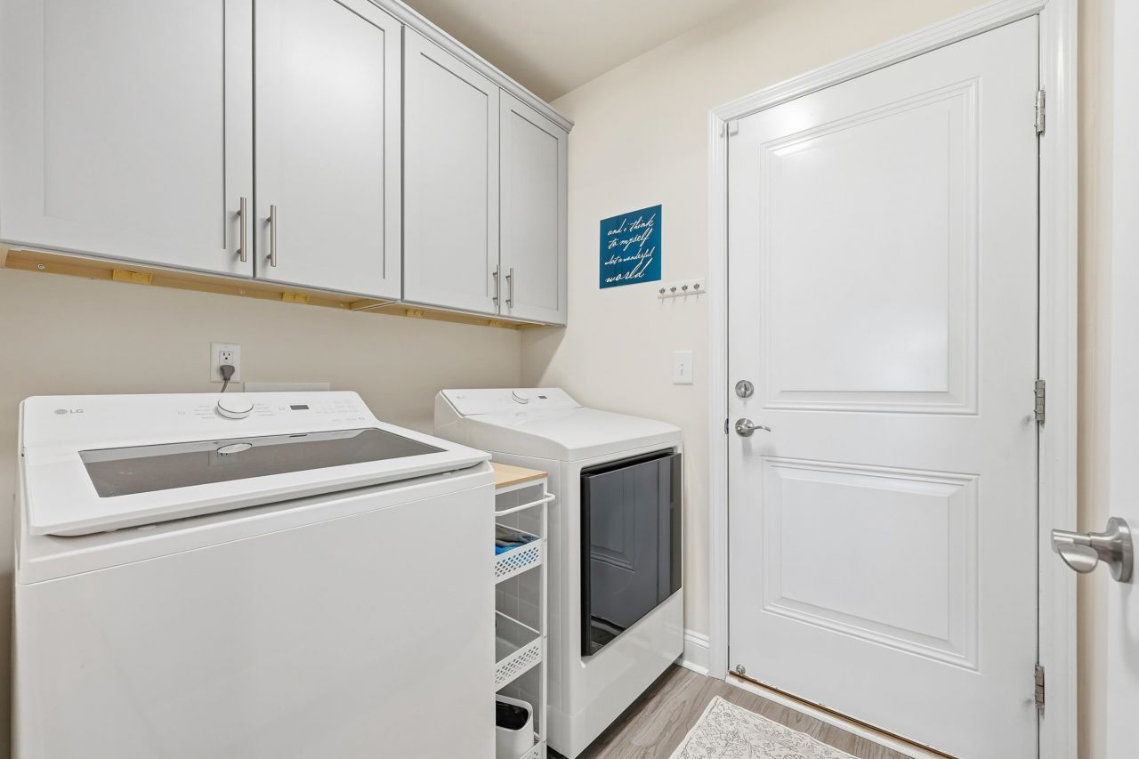 3835 Park Pointe Ave. Photo 25