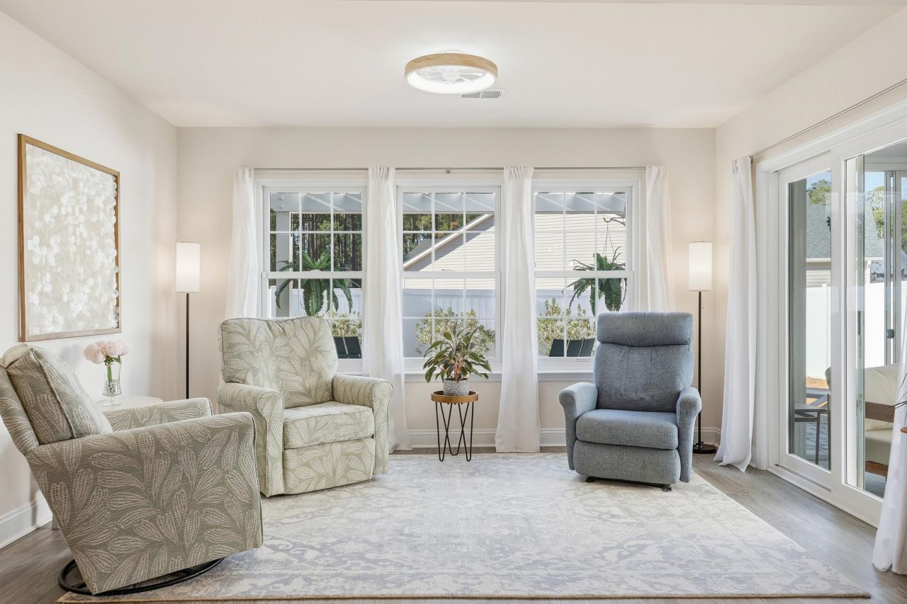 3835 Park Pointe Ave. Photo 5