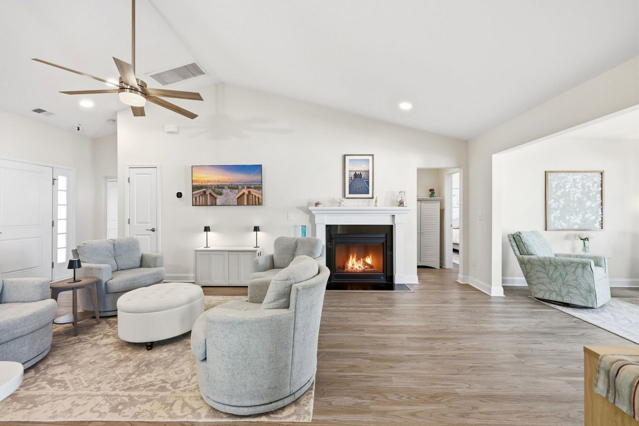 3835 Park Pointe Ave. Photo 6