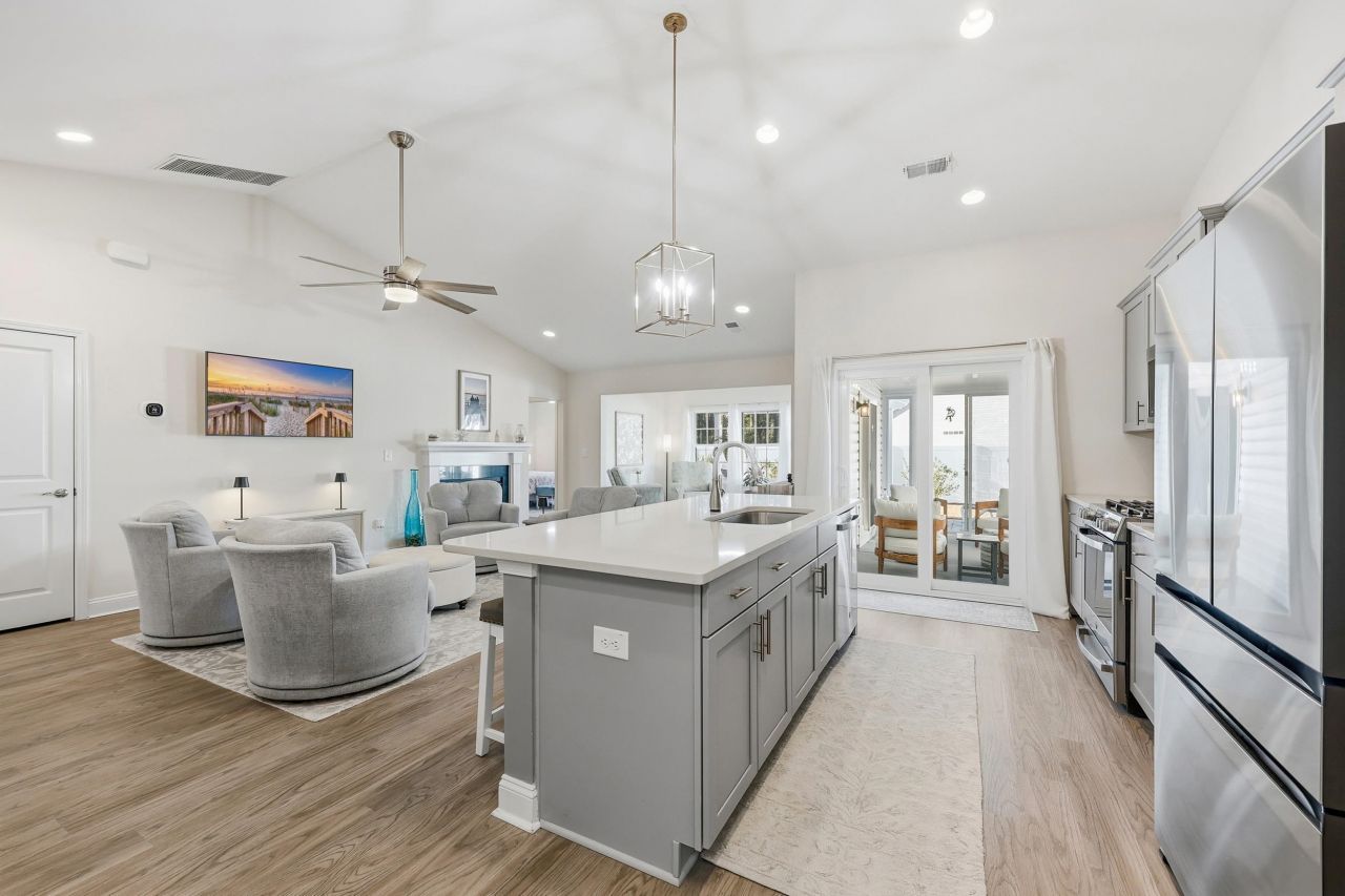 3835 Park Pointe Ave. Photo 9