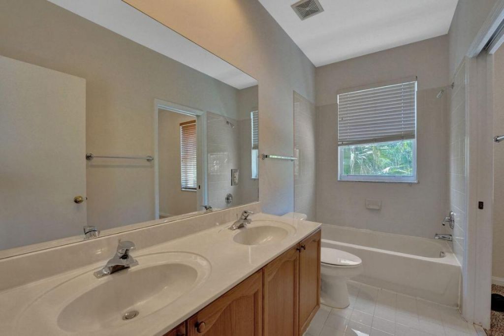 5302 Victoria Circle, West Palm Beach, FL 33409 Photo