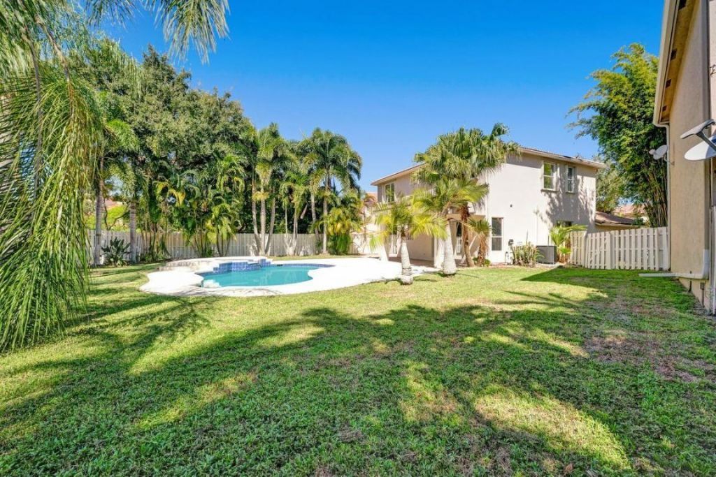 5302 Victoria Circle, West Palm Beach, FL 33409 Photo