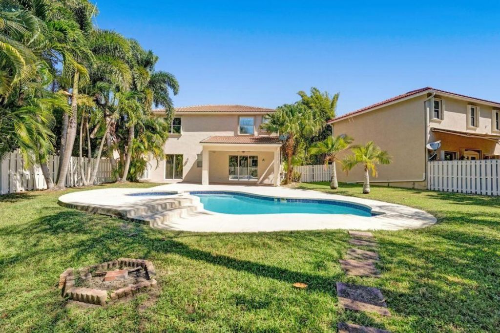 5302 Victoria Circle, West Palm Beach, FL 33409 Photo