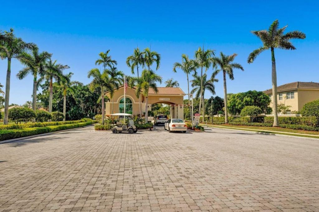 5302 Victoria Circle, West Palm Beach, FL 33409 Photo