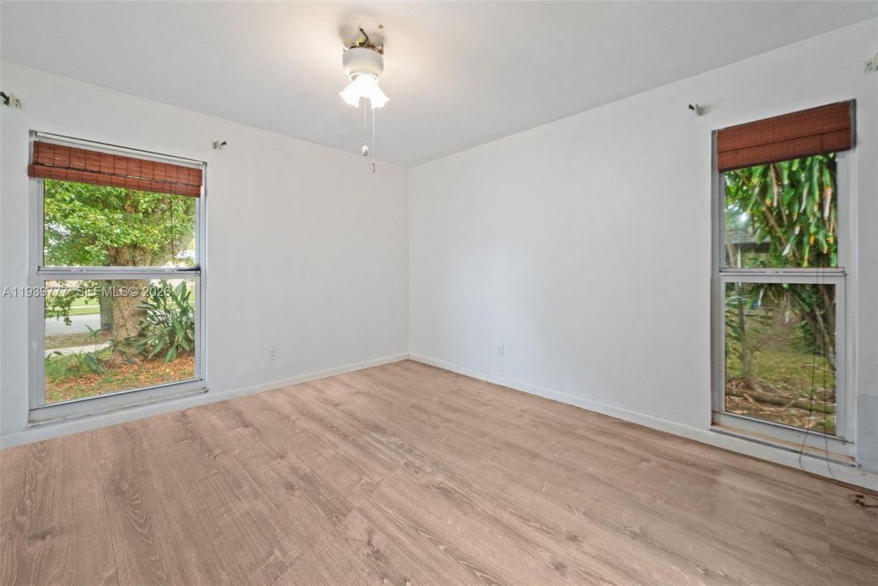 8001 NW 68th Ter, Tamarac, FL 33321 Photo