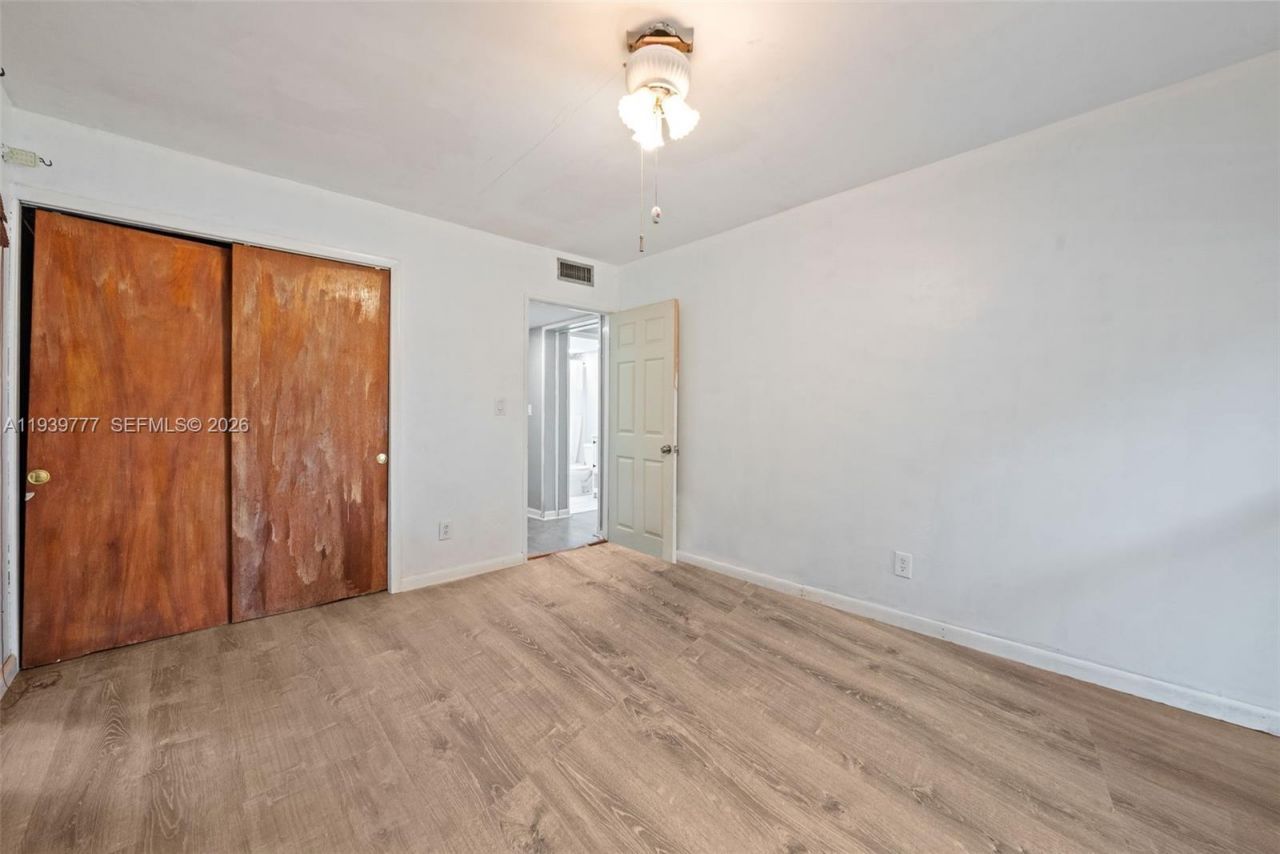 8001 NW 68th Ter, Tamarac, FL 33321 Photo