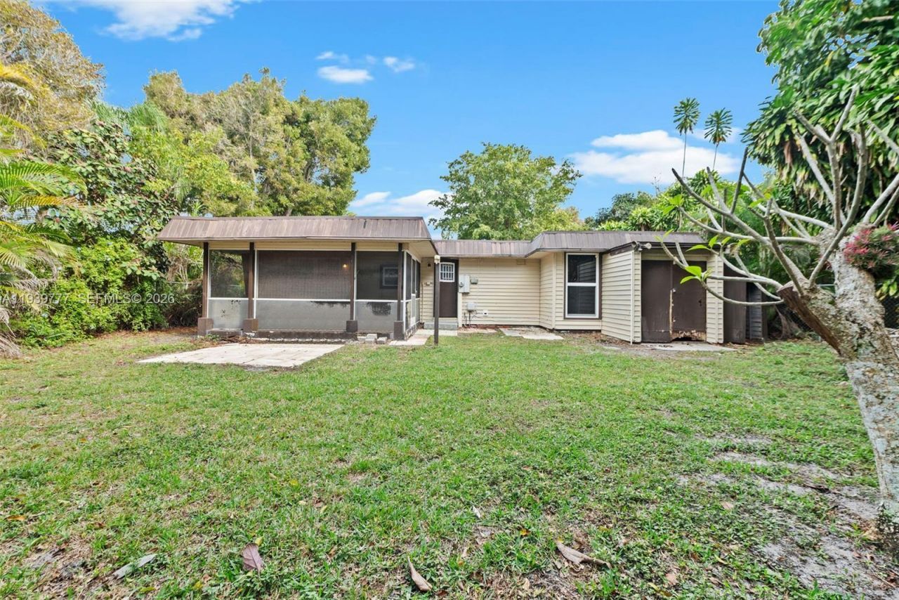 8001 NW 68th Ter, Tamarac, FL 33321 Photo