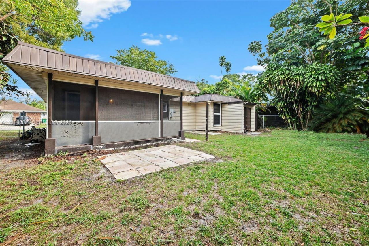 8001 NW 68th Ter, Tamarac, FL 33321 Photo