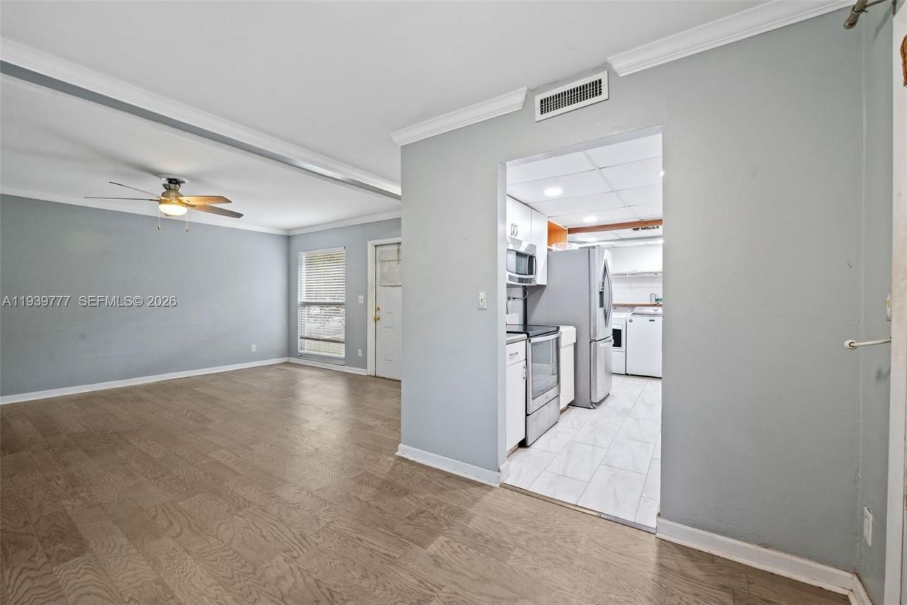 8001 NW 68th Ter, Tamarac, FL 33321 Photo