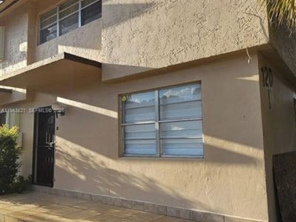 120 SW 108th Ave, Unit I1, Sweetwater, FL 33174