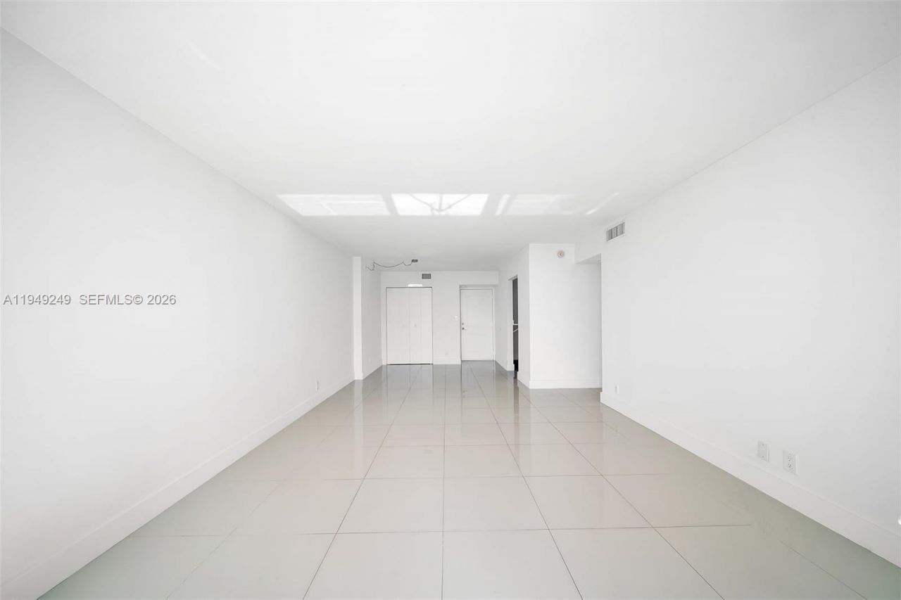 100 Bayview Dr , Unit 408, Sunny Isles Beach, FL 33160 Photo