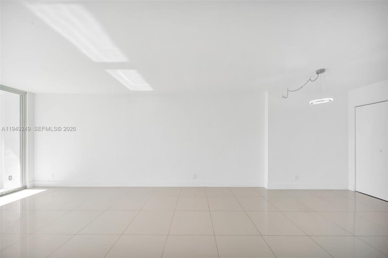 100 Bayview Dr , Unit 408, Sunny Isles Beach, FL 33160 Photo