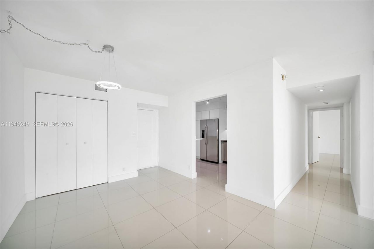 100 Bayview Dr , Unit 408, Sunny Isles Beach, FL 33160 Photo