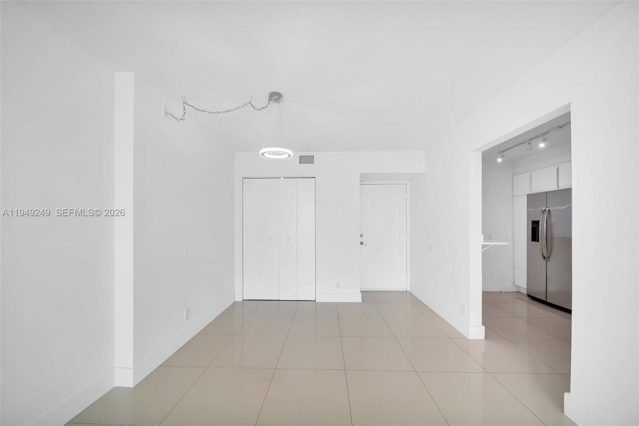 100 Bayview Dr , Unit 408, Sunny Isles Beach, FL 33160 Photo