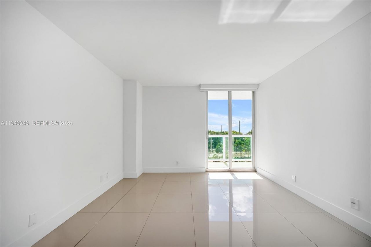 100 Bayview Dr , Unit 408, Sunny Isles Beach, FL 33160 Photo