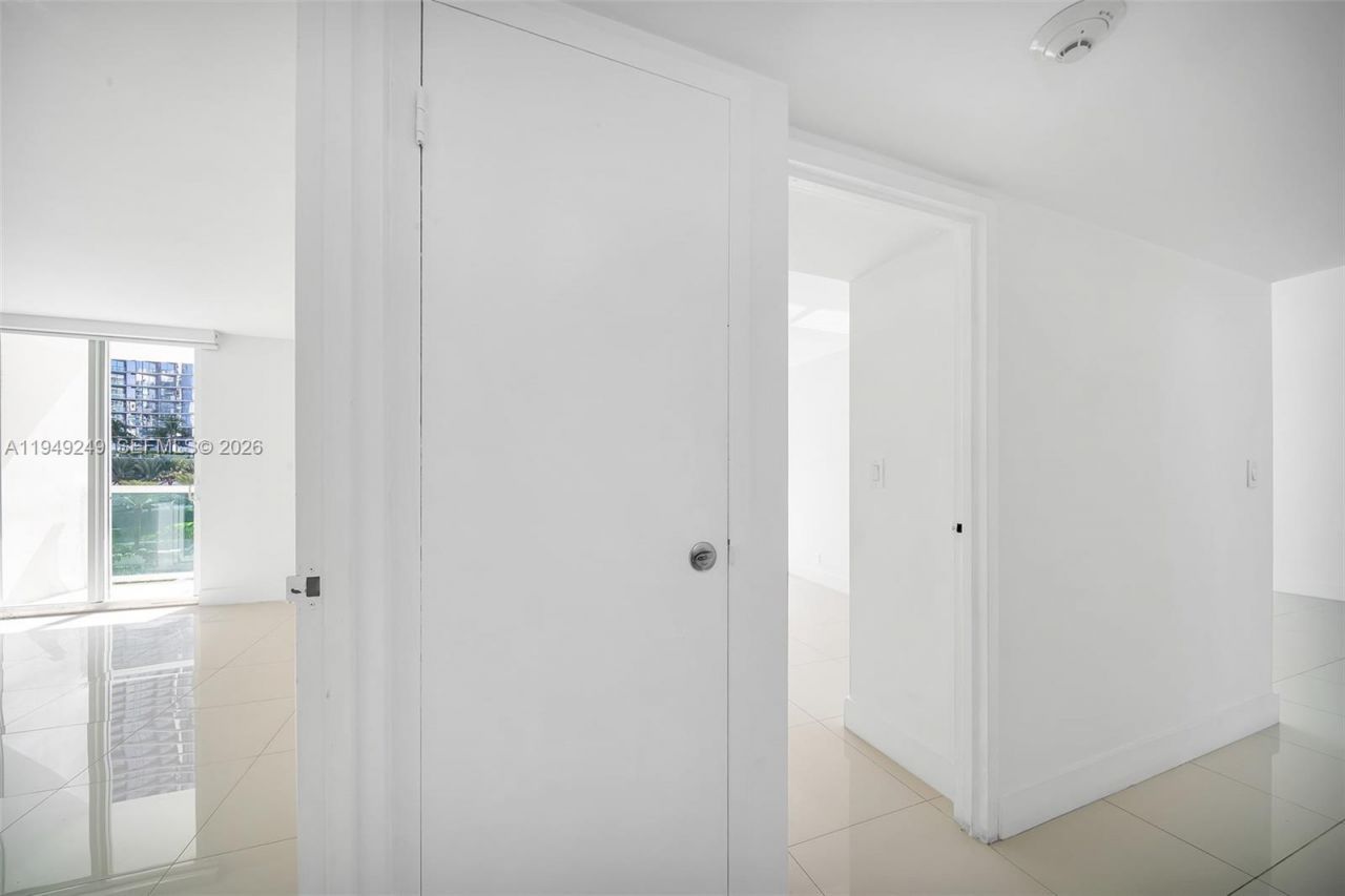 100 Bayview Dr , Unit 408, Sunny Isles Beach, FL 33160 Photo