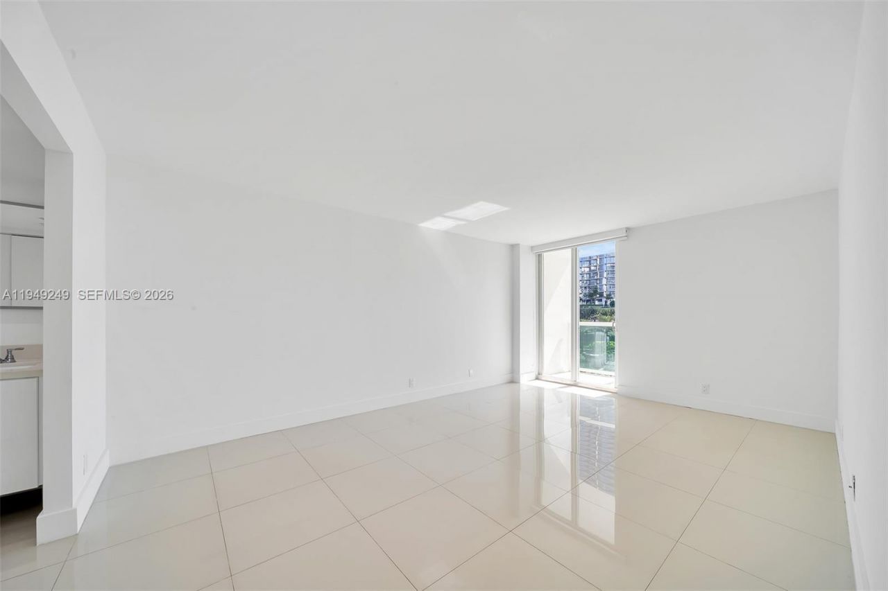 100 Bayview Dr , Unit 408, Sunny Isles Beach, FL 33160 Photo