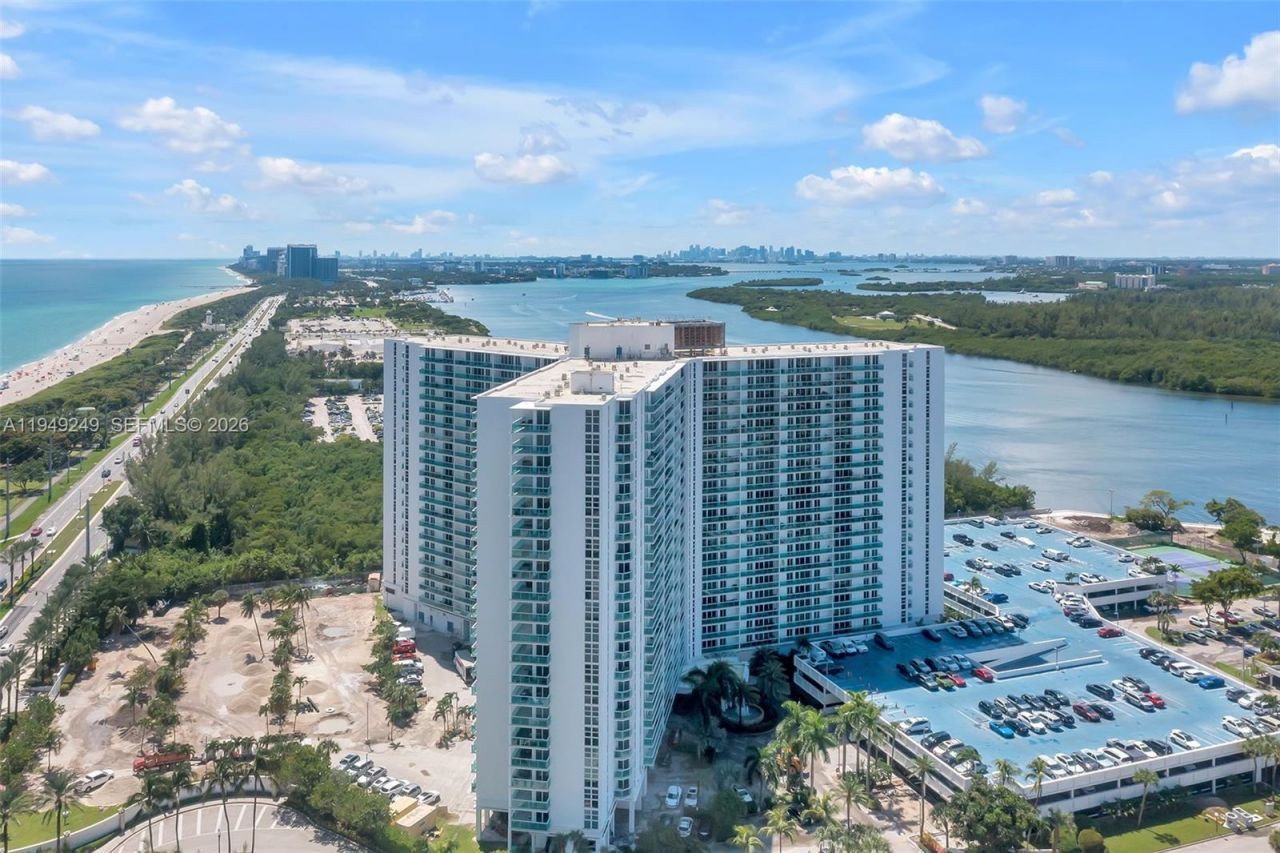100 Bayview Dr , Unit 408, Sunny Isles Beach, FL 33160 Photo