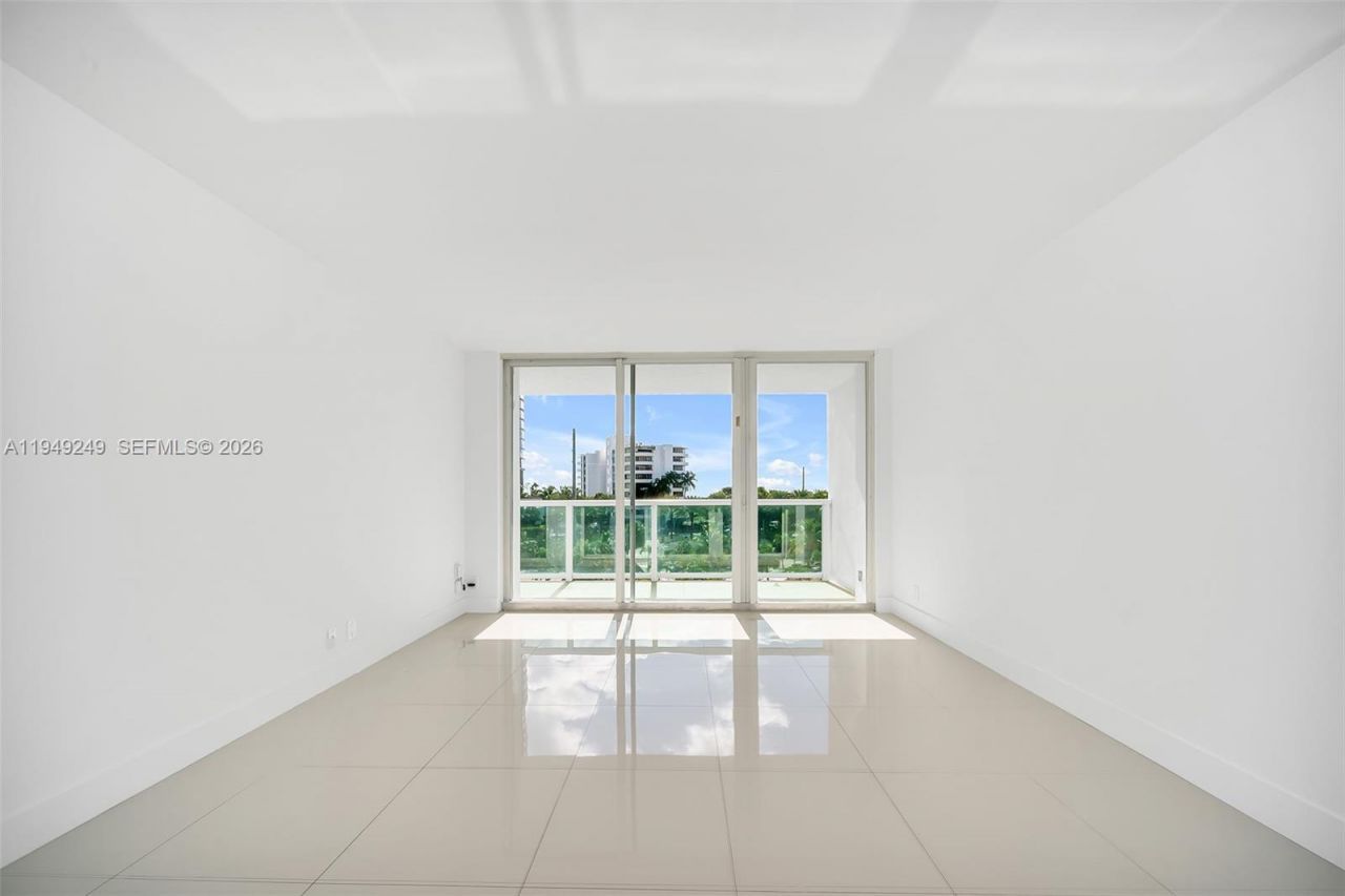 100 Bayview Dr , Unit 408, Sunny Isles Beach, FL 33160 Photo
