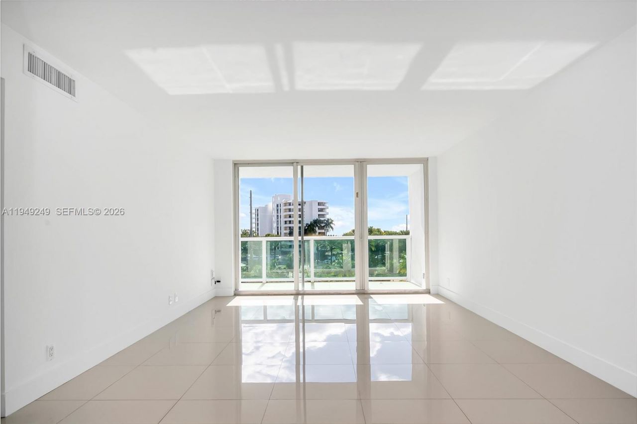 100 Bayview Dr , Unit 408, Sunny Isles Beach, FL 33160 Photo