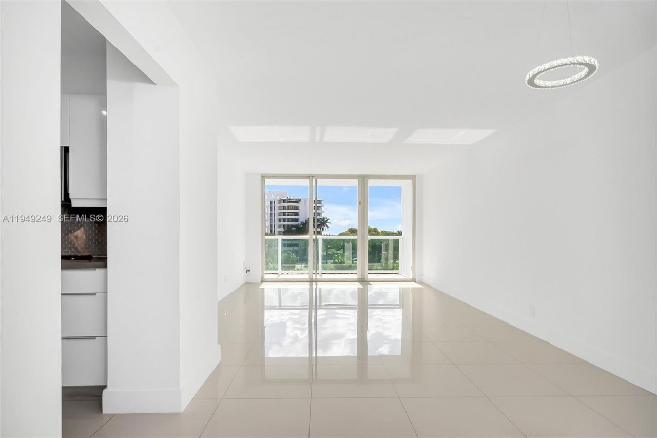 100 Bayview Dr , Unit 408, Sunny Isles Beach, FL 33160 Photo