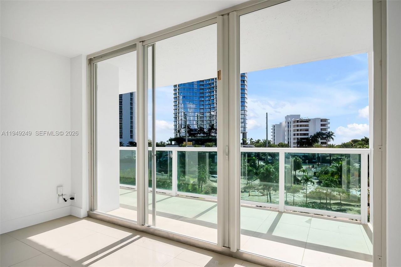 100 Bayview Dr , Unit 408, Sunny Isles Beach, FL 33160 Photo