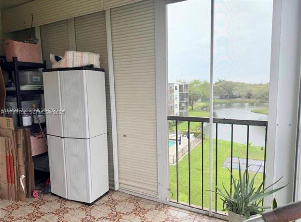 8931 N New River Canal Rd, Unit 4C, Plantation, FL 33324 Photo