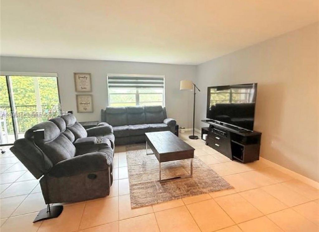 8931 N New River Canal Rd, Unit 4C, Plantation, FL 33324 Photo